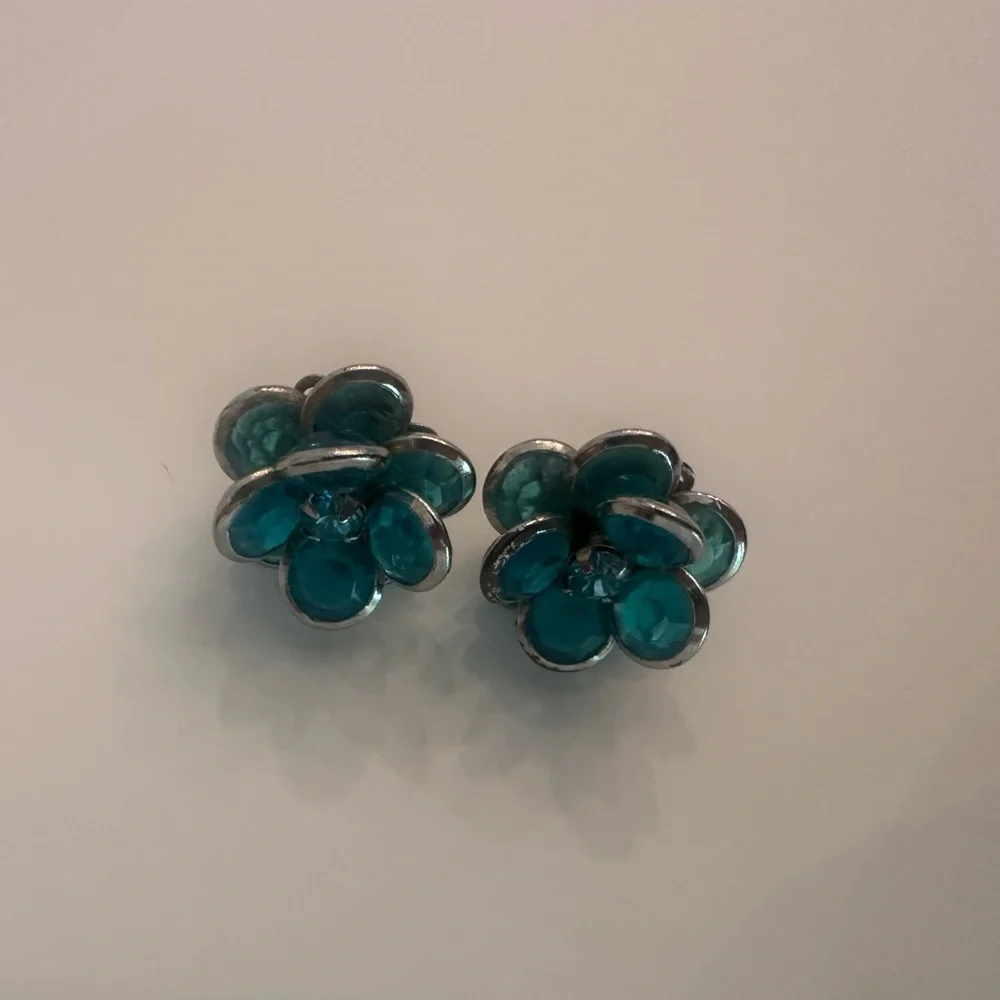 Anthropologie Crystal Flower Stud Turquoise Earrings - Picture 3 of 6